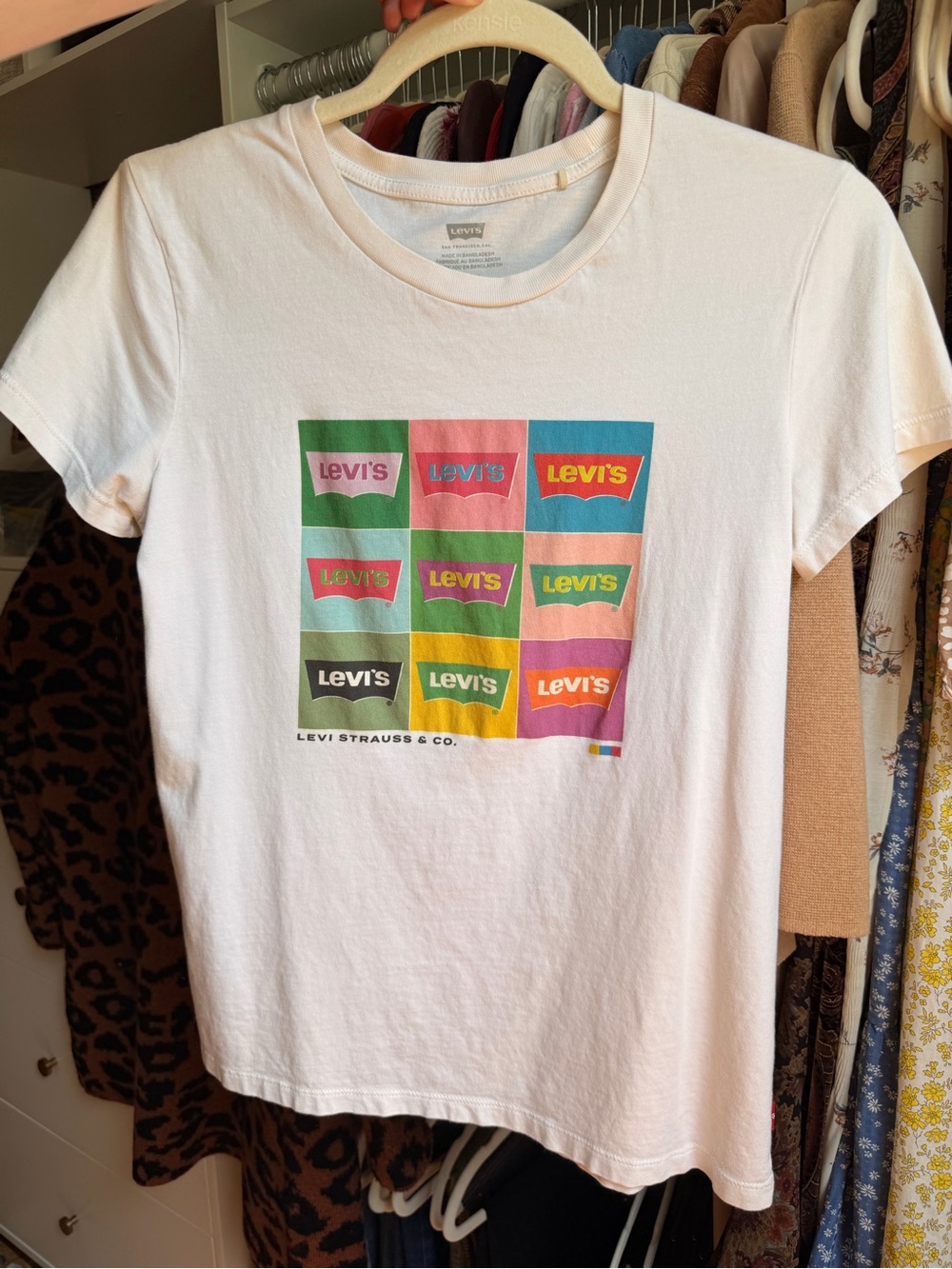 Levi's Graphic Logo Tee - women’s small